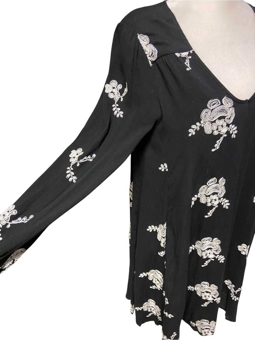 Altar'd State Black Embroidered Boho Swing Mini Dress Keyhole Back Size S Lined - Picture 4 of 12